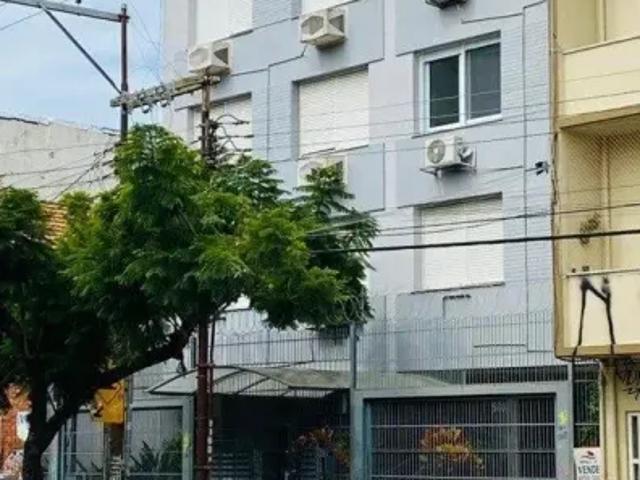 Apartamento de 2 dorm. Reformado, frente na Rua da Republica na Cidade Baixa