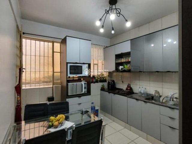 Apartamento de 2 dormitórios próximo a rua Duque de Caxias