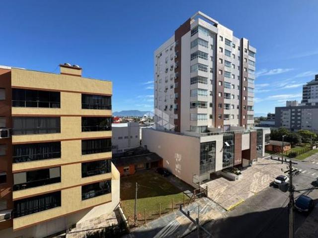 Apartamento de 2 dormitorios sendo 1 suite mobiliado com vaga de garagem em Capão da Canoa!