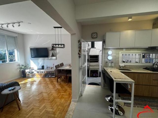 Apartamento de 2 Dormitórios totalmente reformado com churrasqueira