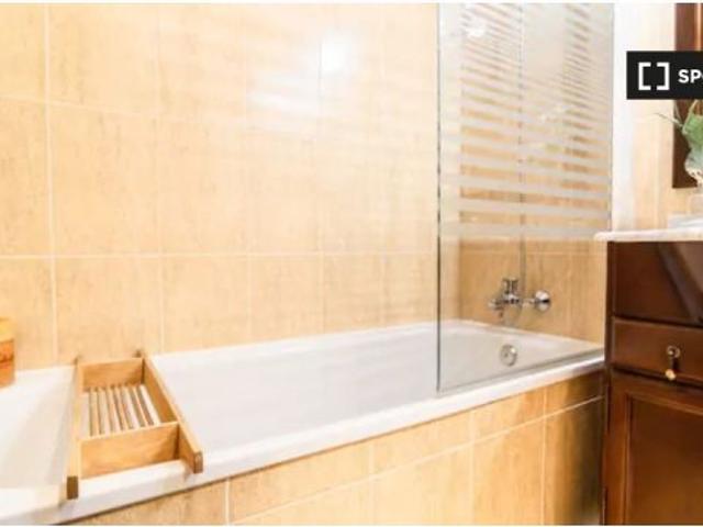 Apartamento de 2 habitaciones en alquiler en Valderrivas, solo para mujeres