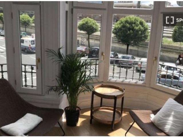 Apartamento de 2 habitaciones en alquiler en Abando, Bilbao, gastos incluidos
