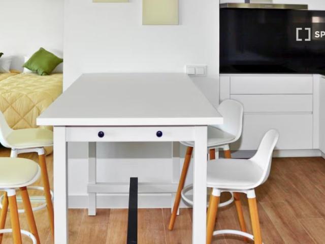 Apartamento de 2 habitaciones en alquiler en Casares, Málaga
