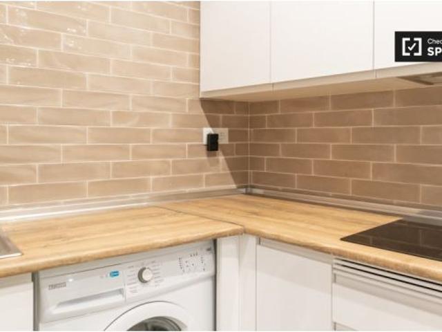 Apartamento de 2 habitaciones en alquiler en Embajadores. Se admiten mascotas y fumadores