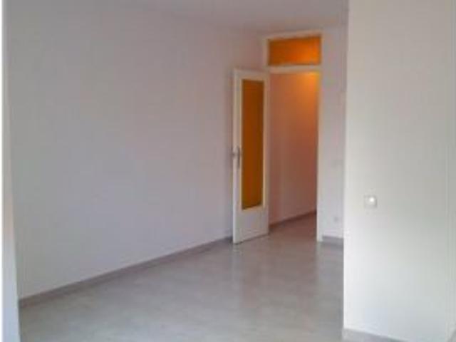 Apartamento de 2 habitaciones en alquiler en Esplugues de Llobregat, gastos incluidos, ideal para pr