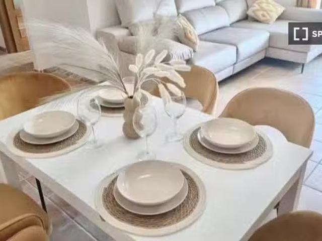 Apartamento de 2 habitaciones en alquiler en Ítrabo