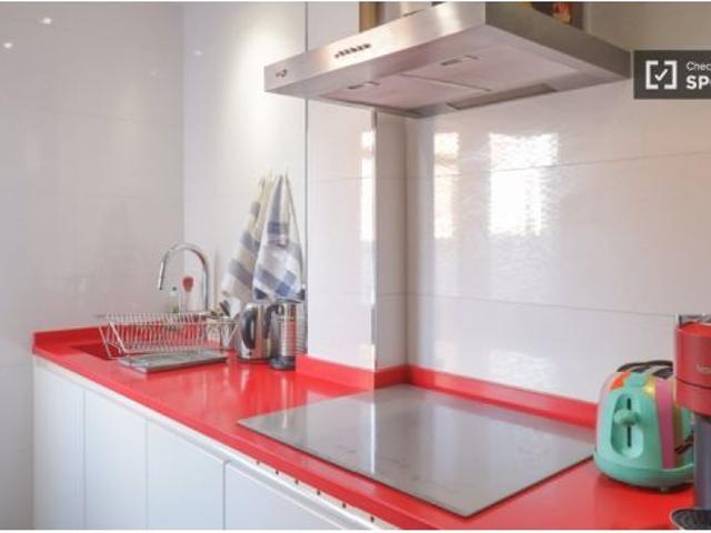 Apartamento de 2 habitaciones en alquiler en Pacífico, no se admiten mascotas