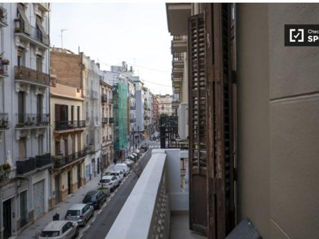Apartamento de 2 habitaciones en alquiler en Russafa, ideal para profesionales