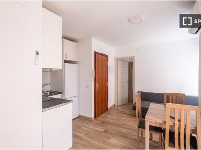 Apartamento de 2 habitaciones en alquiler en San Andrés, Madrid. Gastos incluidos. No se admiten mas
