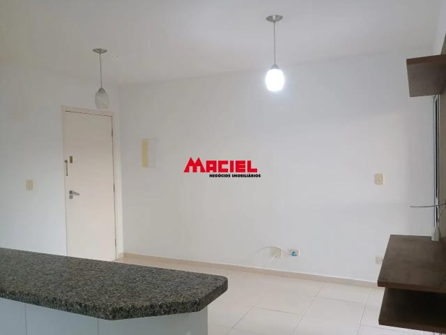 Apartamento de 2 quartos com sacada ? Excelente localização!