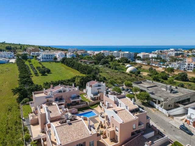 Apartamento de 2 quartos com terraços, piscina e estacioname. 93m² Luz