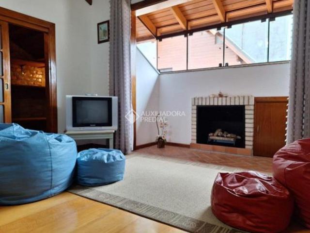 Apartamento de 2 quartos e 2 vagas de garagem, mobiliado, no centro de Gramado