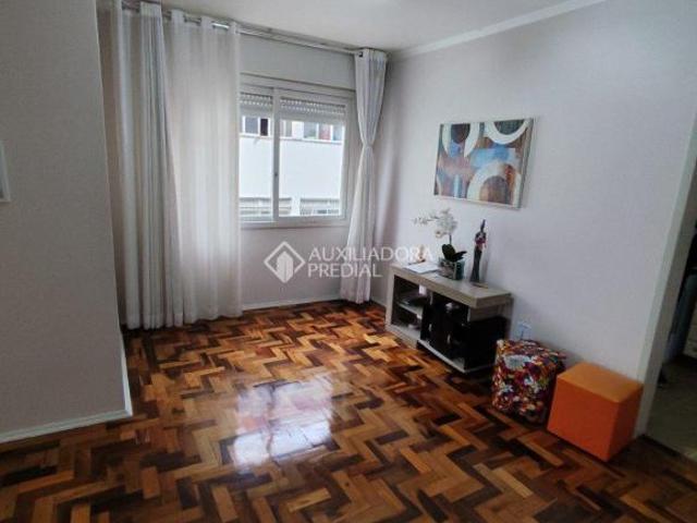 Apartamento de 2 quartos mobiliado à venda no bairro Passo da Areia em Porto Alegre