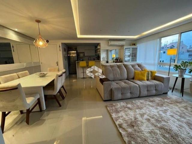 Apartamento de 2 quartos mobiliado e com 2 vagas de garagem no bairro Petrópolis em Porto Alegre par