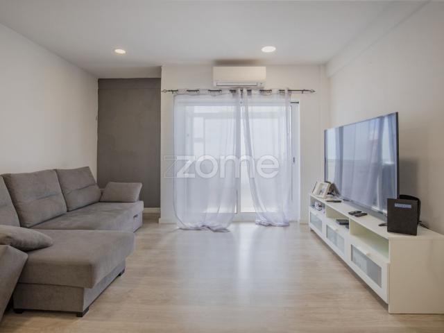 Apartamento de 2 quartos no centro de Moita