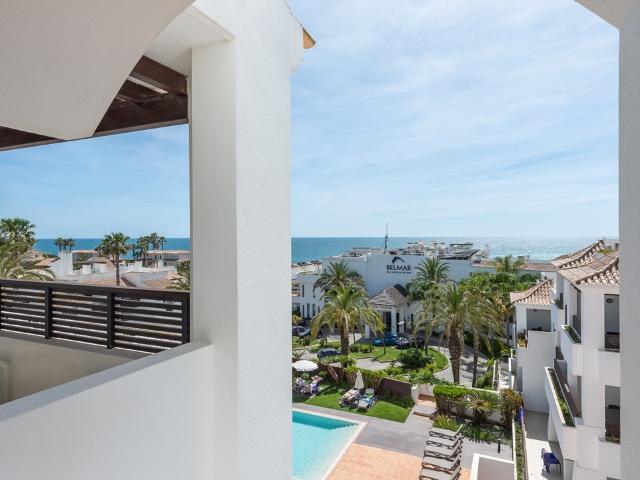 Apartamento de 2 quartos no último andar com vista para o oceano