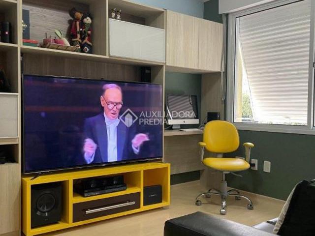 Apartamento de 2 quartos/dormitórios, reformado e decorado no bairro Petrópolis