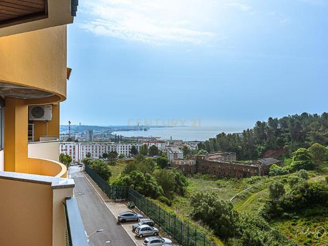Apartamento de 3 assoalhadas c/ Terraço e Vista Rio Sado