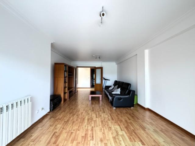 Apartamento de 3 assoalhadas, 2 lugares de estacionamento, ás portas da cidade