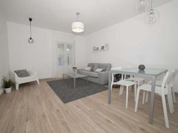 Apartamento de 3 dormitorios con balcón en alquiler en Triana, Sevilla