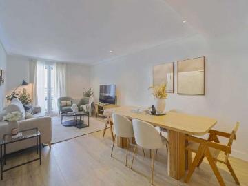 Apartamento de 3 dormitorios en alquiler en Nueva España, Madrid