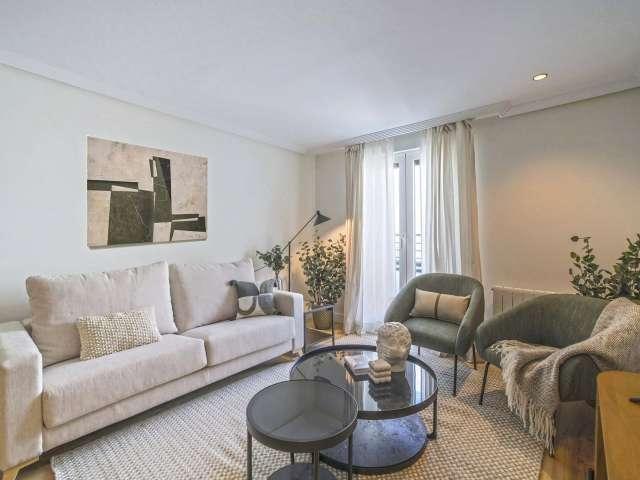 Apartamento de 3 dormitorios en alquiler en Nueva España, Madrid