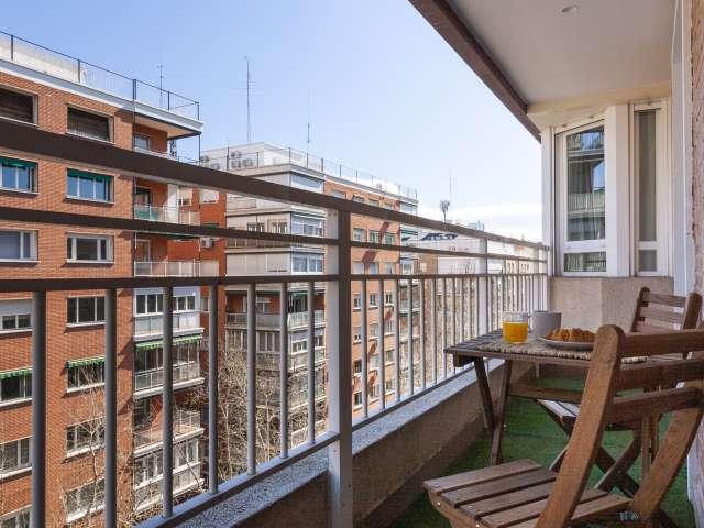 Apartamento de 3 dormitorios en alquiler en Nueva España, Madrid