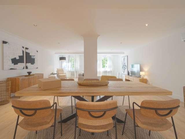 Apartamento de 3 dormitorios en alquiler en Nueva España, Madrid