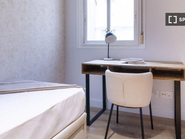 Apartamento de 3 dormitorios en alquiler en Nueva España, Madrid