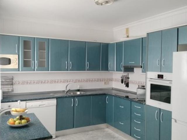 Apartamento de 3 dormitorios en alquiler en Nerja, Málaga