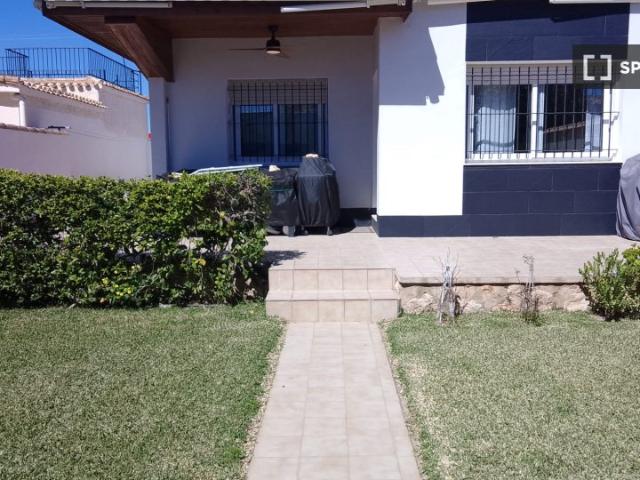 Apartamento de 3 dormitorios en alquiler en Orihuela