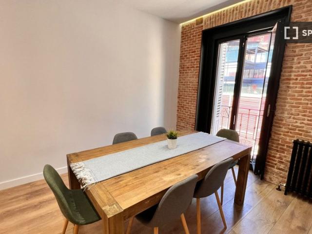 Apartamento de 3 dormitorios en alquiler en Atocha, Madrid