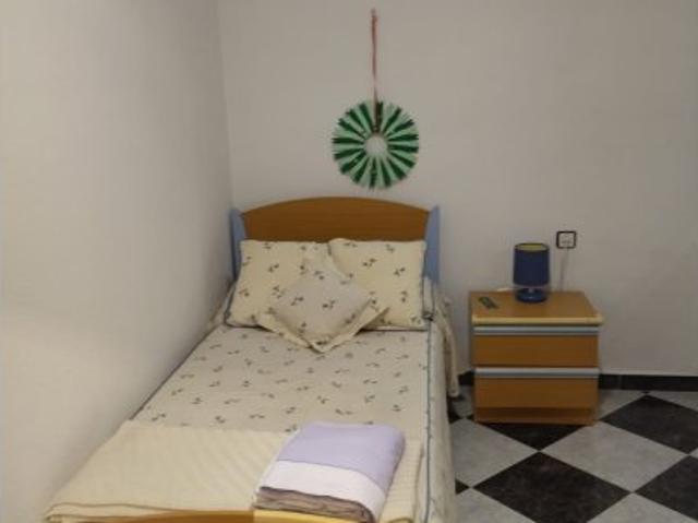 Apartamento de 3 dormitorios en alquiler en Alicante, España