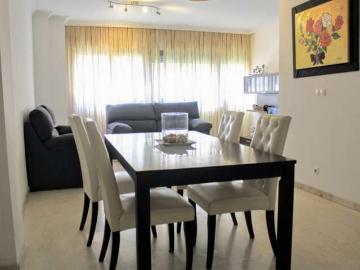 Apartamento de 3 dormitorios en alquiler en Alicante, España