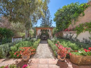 Apartamento de 3 dormitorios en alquiler en Aloha, Málaga