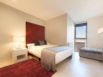 Apartamento de 3 dormitorios en alquiler en Cuatro Caminos, Madrid