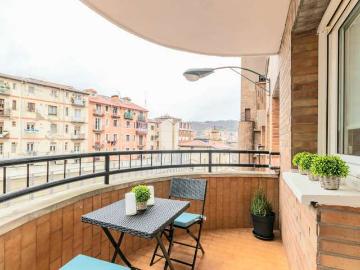 Apartamento de 3 dormitorios en alquiler en Casco Viejo, Bilbao