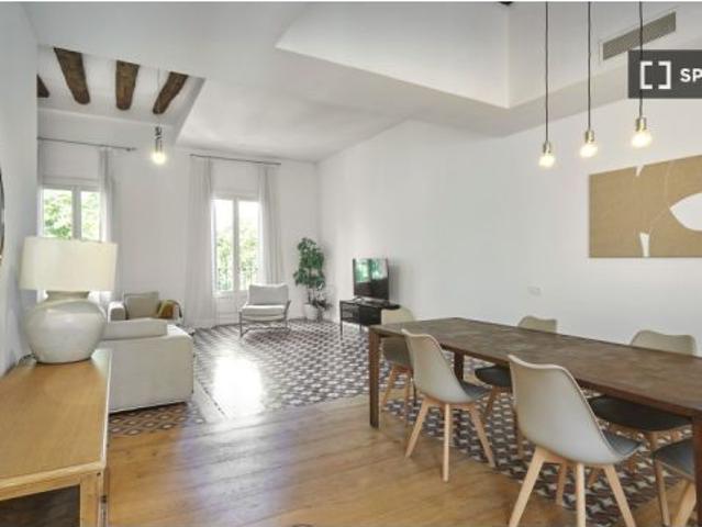 Apartamento de 3 dormitorios en alquiler en El Raval