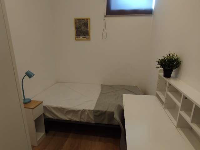 Apartamento de 3 dormitorios en alquiler en Embajadores, Madrid
