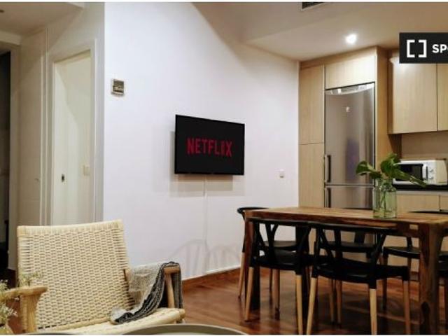 Apartamento de 3 dormitorios en alquiler en Embajadores, Madrid