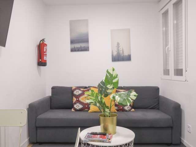 Apartamento de 3 dormitorios en alquiler en Embajadores, Madrid