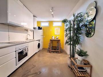 Apartamento de 3 dormitorios en alquiler en Embajadores, Madrid