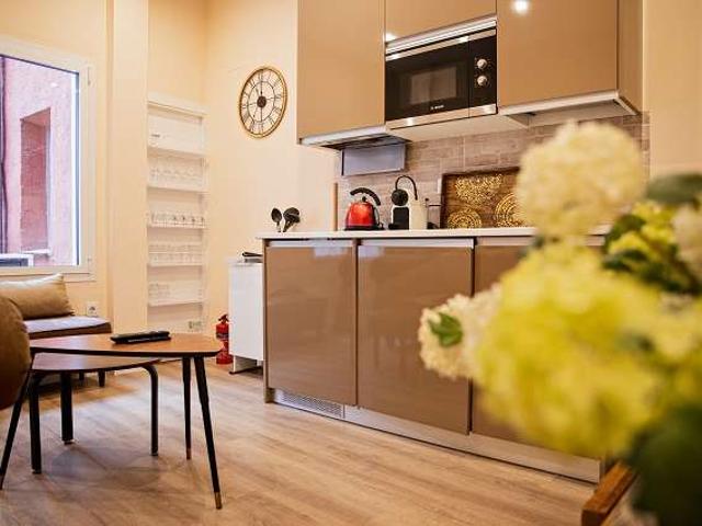 Apartamento de 3 dormitorios en alquiler en Embajadores, Madrid