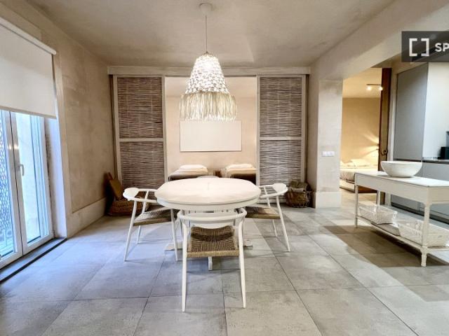 Apartamento de 3 dormitorios en alquiler en La Caleta, Málaga