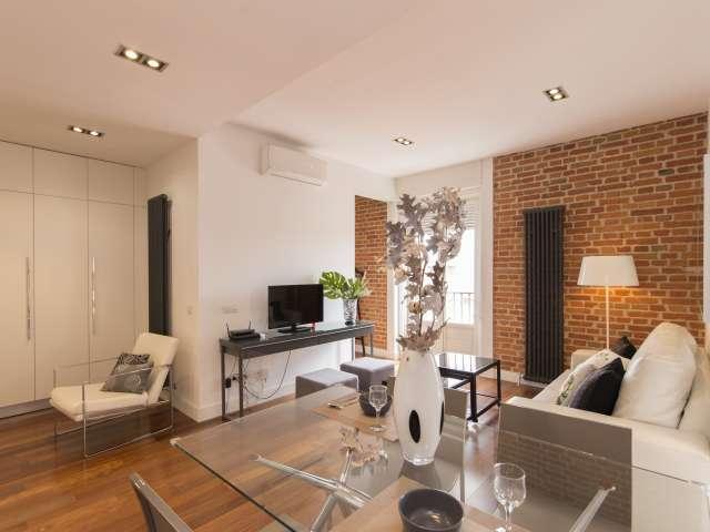 Apartamento de 3 dormitorios en alquiler en Embajadores, Madrid