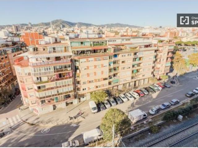 Apartamento de 3 dormitorios en alquiler en LHospitalet De Llobregat