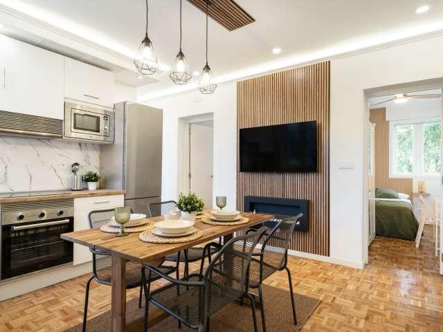 Apartamento de 3 dormitorios en alquiler en Puerta del Ángel, Madrid