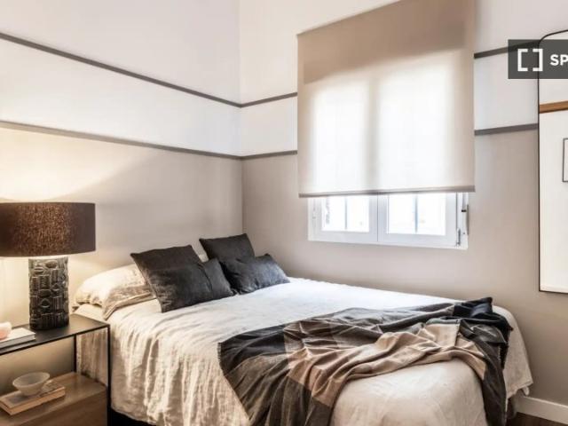 Apartamento de 3 dormitorios en alquiler en Pacífico, Madrid