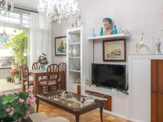 Apartamento de 3 dormitorios en alquiler en Pacífico, Madrid