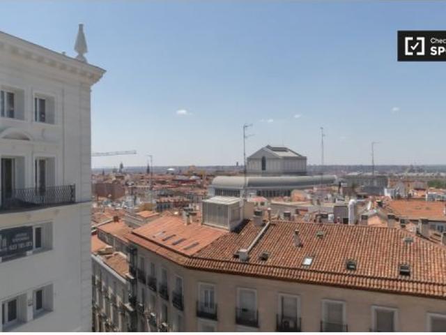 Apartamento de 3 dormitorios en alquiler en Palacio